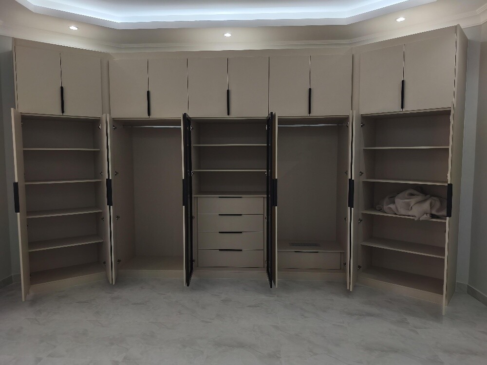 Wardrobe and clothing units. - 5