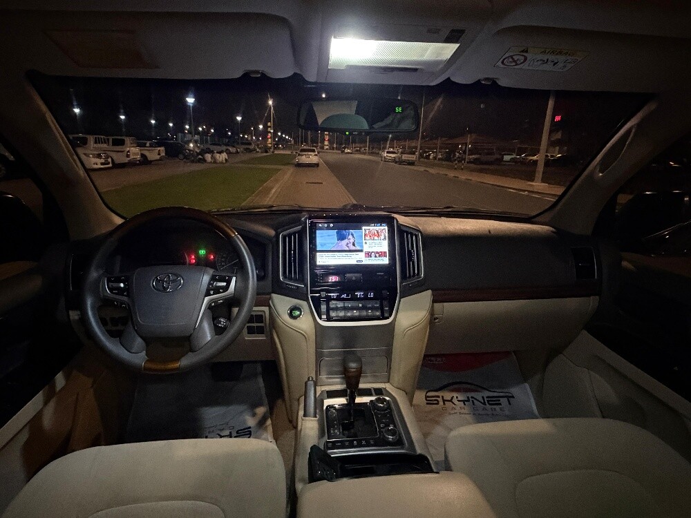 Toyota Land Cruiser V8 - 3