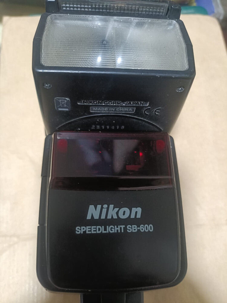 Nikon speed light SB-600 - 2