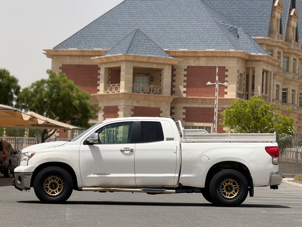 Toyota Tundra  - 8