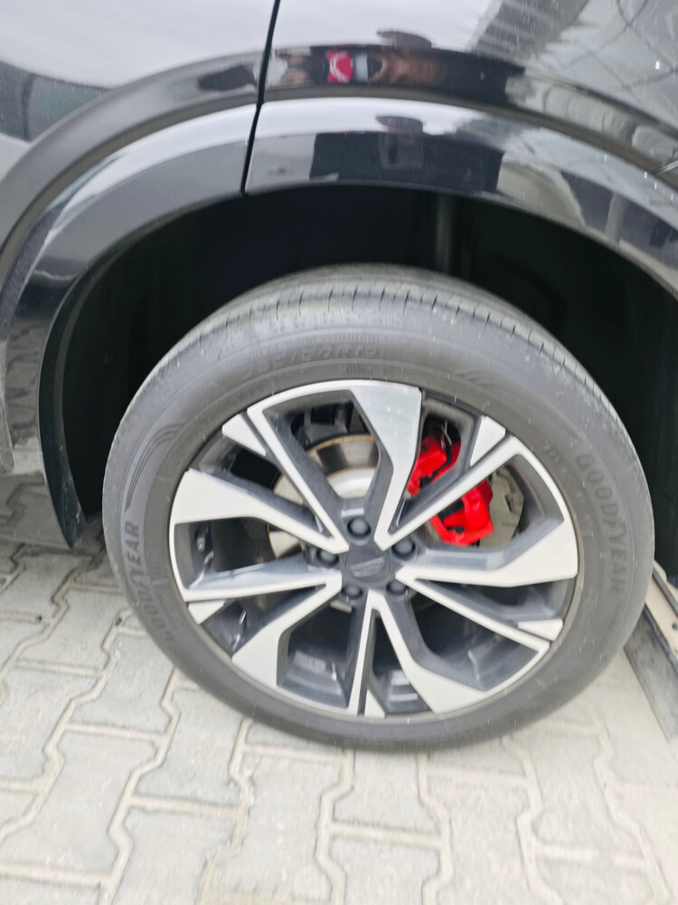 GEELY Tugella  - 8