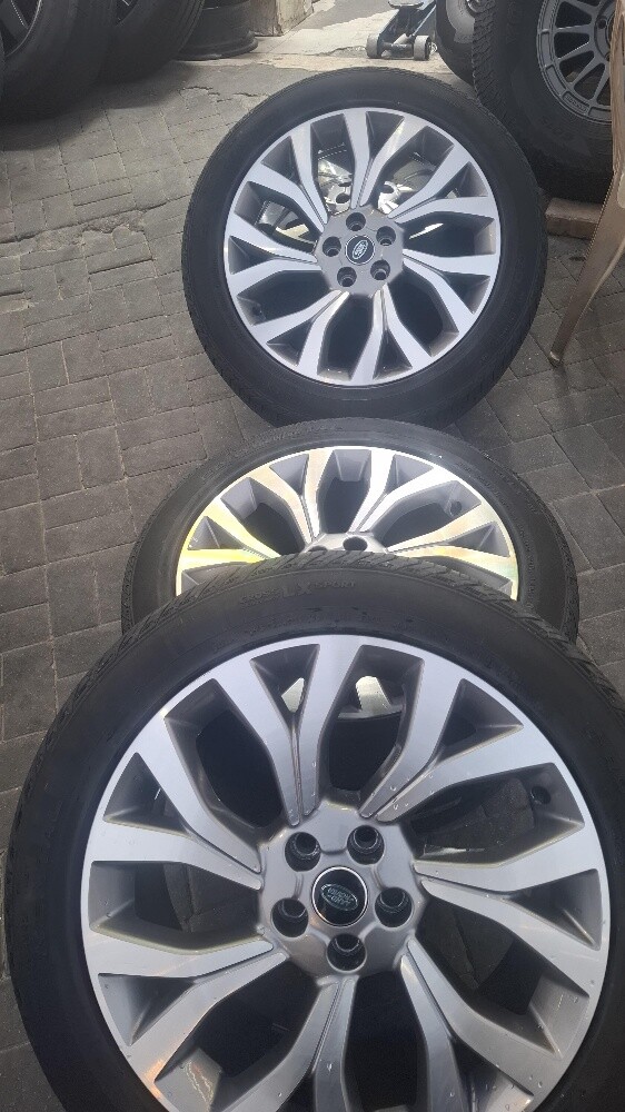 Range Rover rim size 21" - 3
