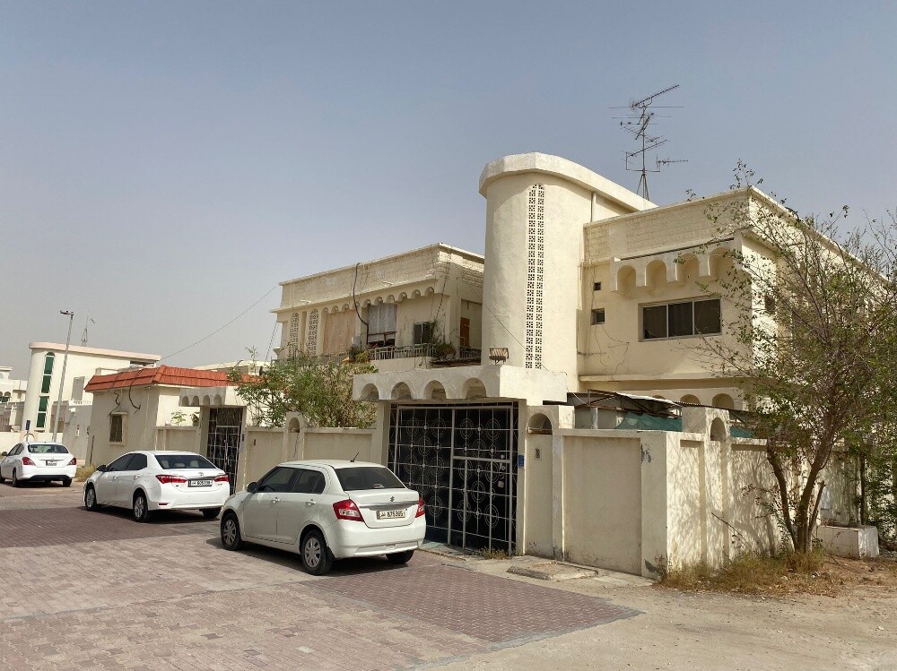 للبيع فيلا استثمارية مدينة خليفه - 2