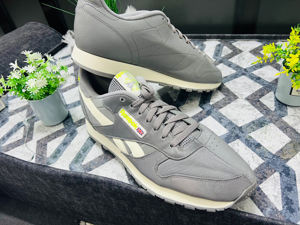 Original sports shoes for sale - 1