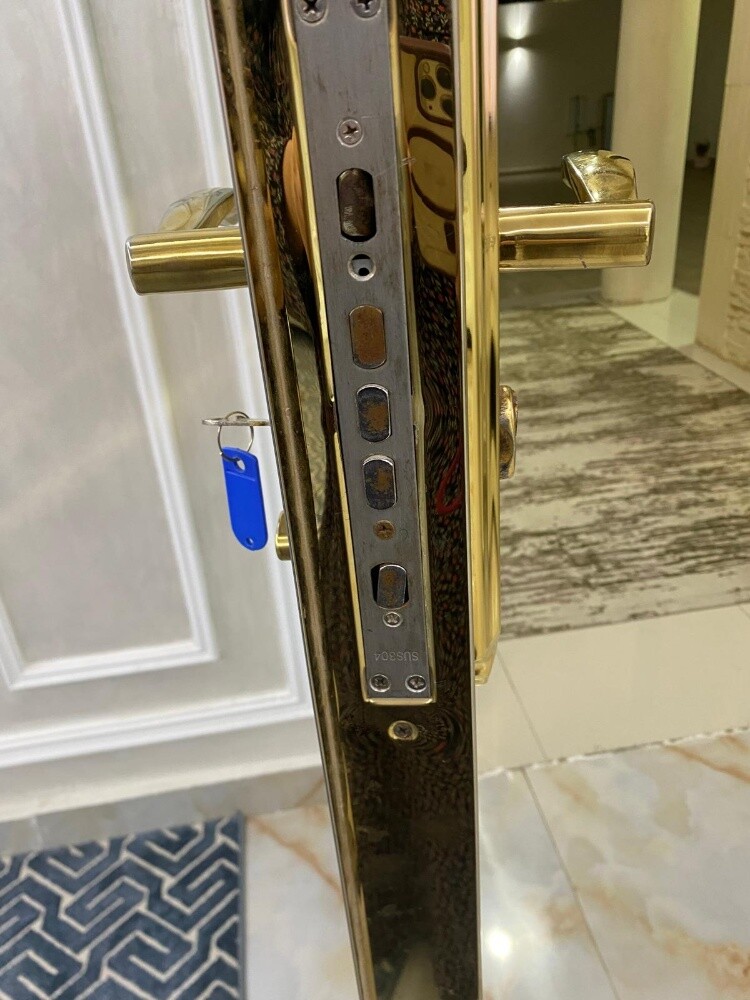 نجار أبواب واقفال - 1