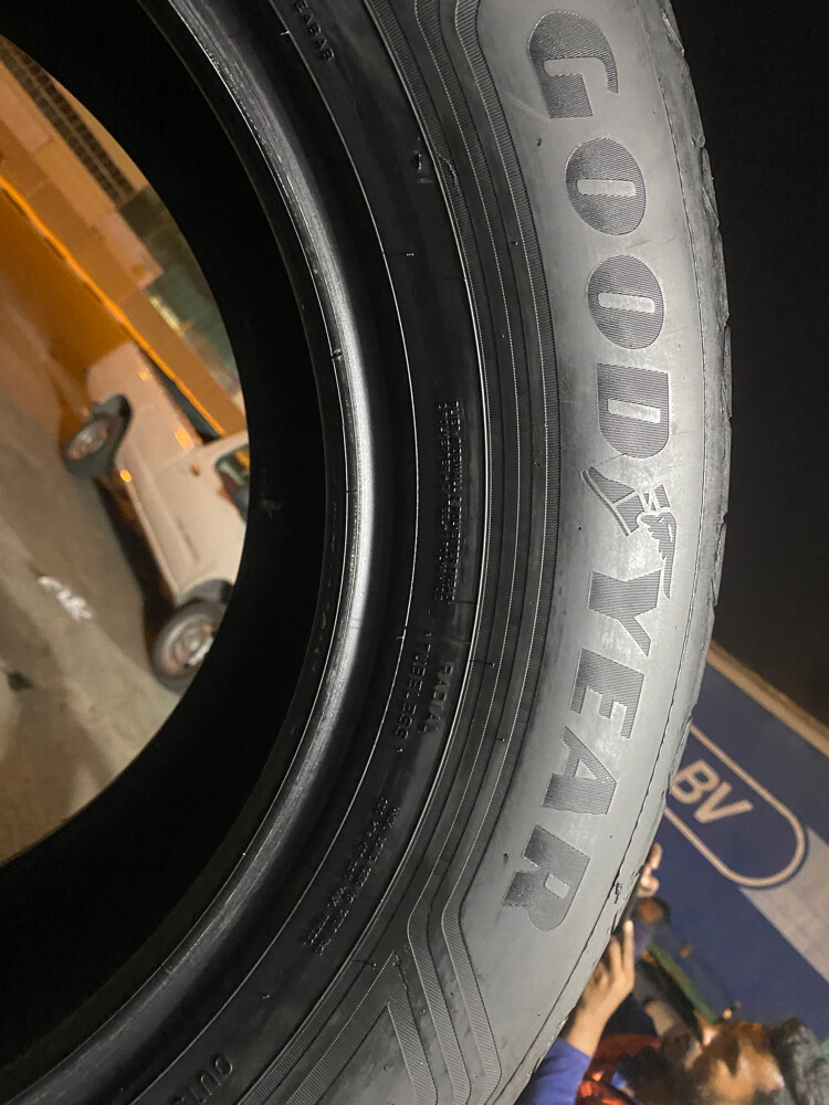 285/60/18 Good year call.30203371 - 1