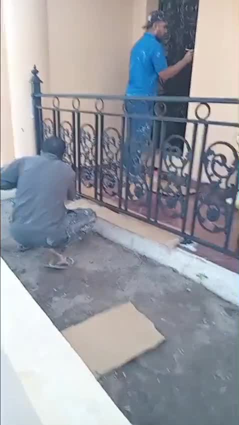 صبغ الابواب الحديد والخشب - 1
