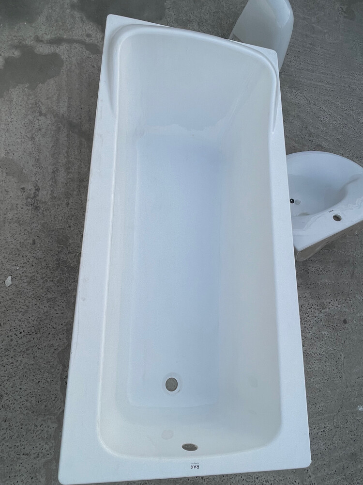 bath tab and basin - 1