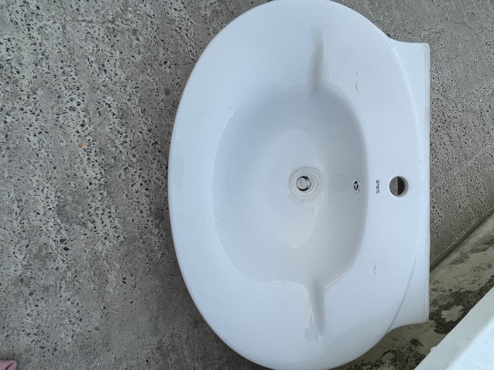 bath tab and basin - 4