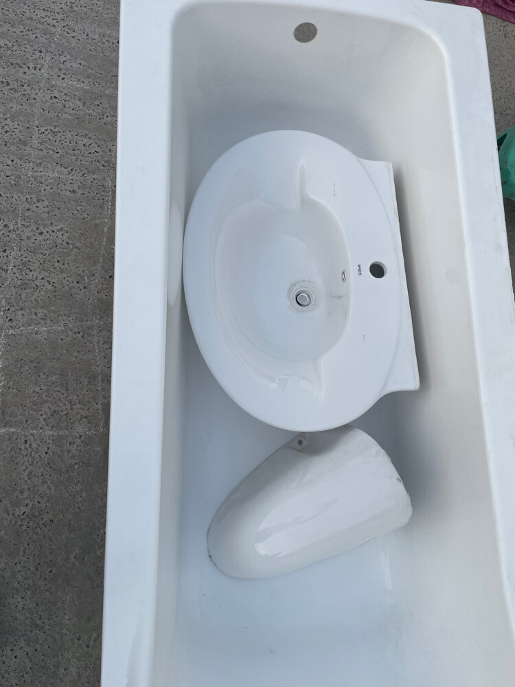 bath tab and basin - 3