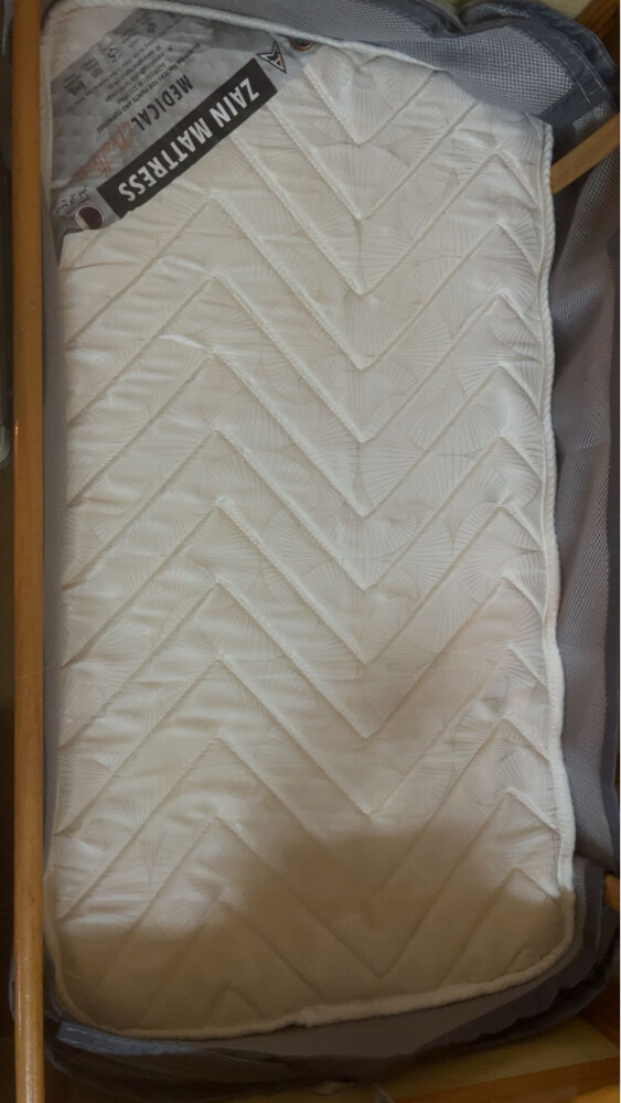 سرير اطفال مع مرتبة بحالة ممتازة - 4