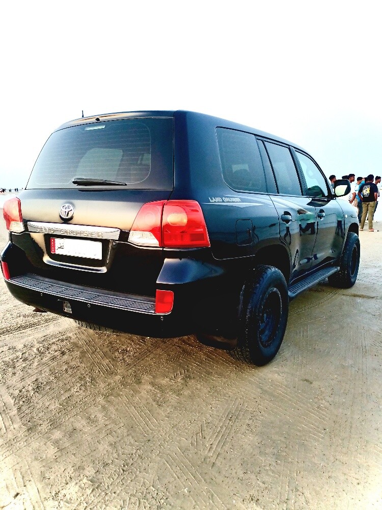 Well maintained clean land cruiser - 15