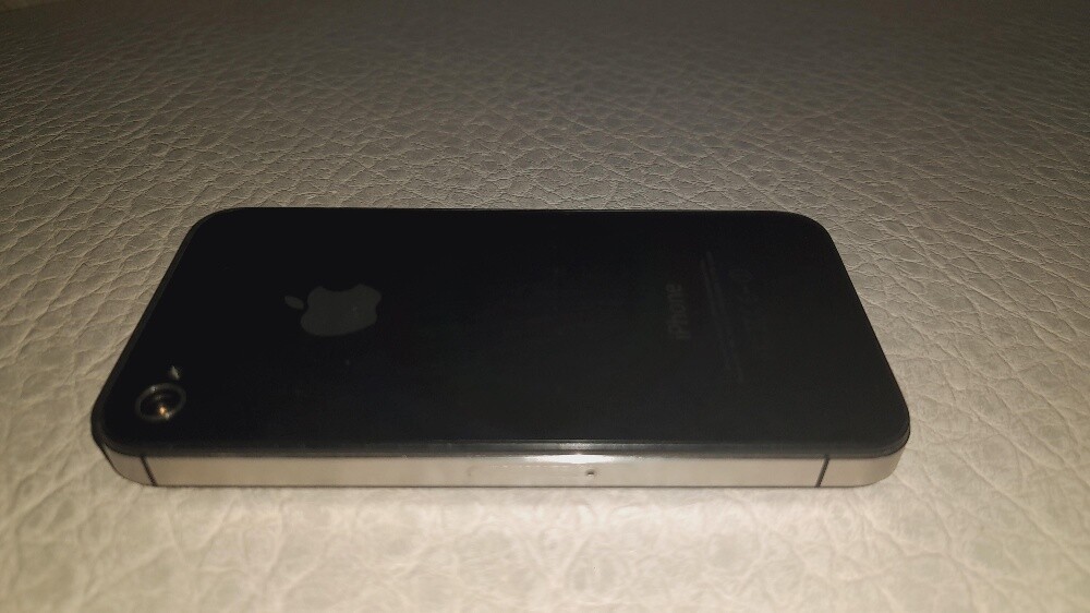 iPhone 4s with GTA Negotiable - 9