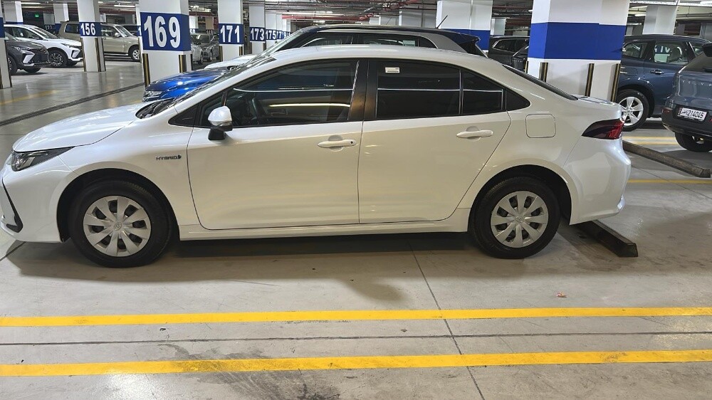 toyota corolla hybrid - 8