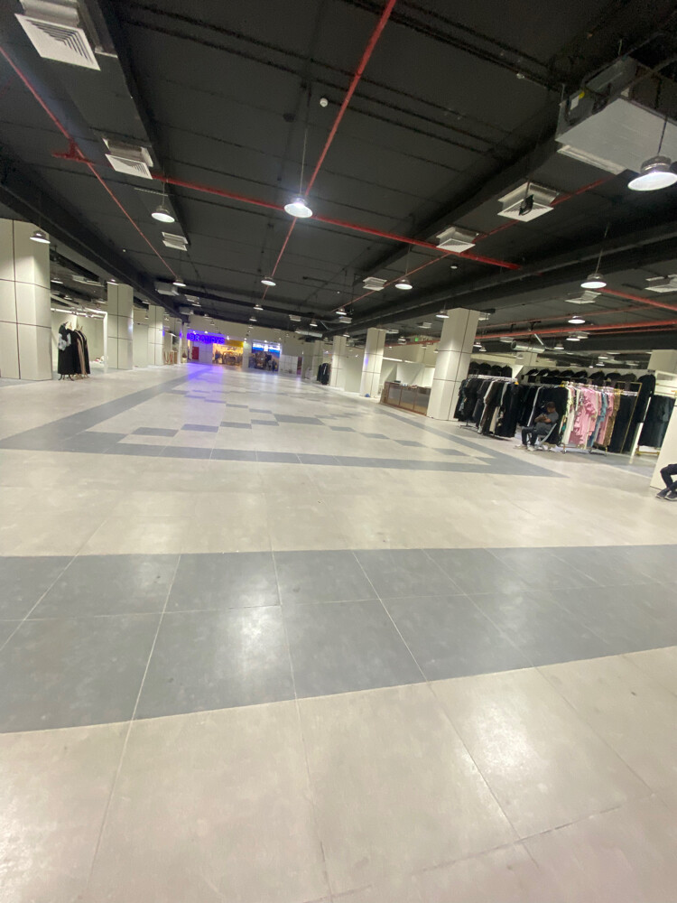 محلات ضمن بازار في مول - 4