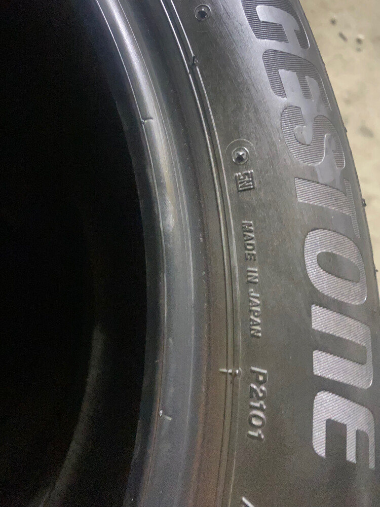 235/50/21 Brigestone tyre 30203371  - 3