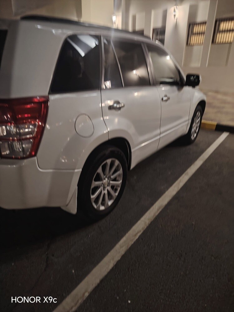 FOR SALE  SUZUKI  vitara MODEL 2013 - 4