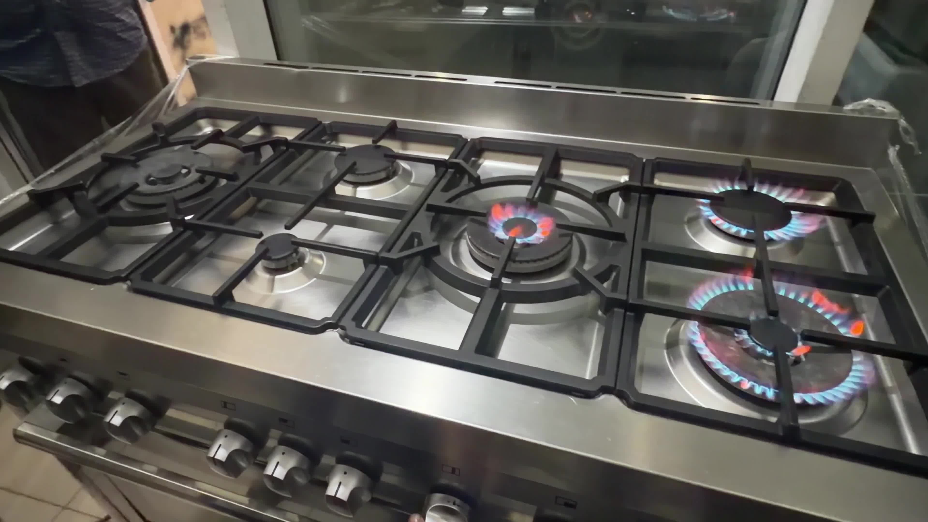 Gleam Heavy duty stove like new - 3