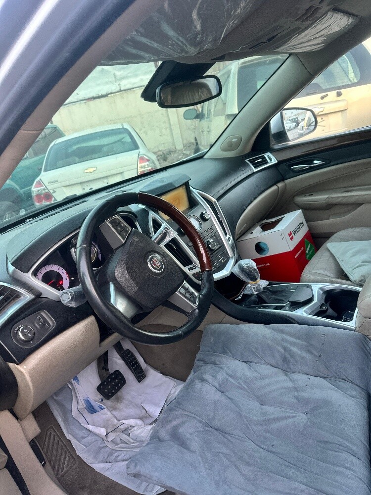 Cadillac srx all parts available - 1