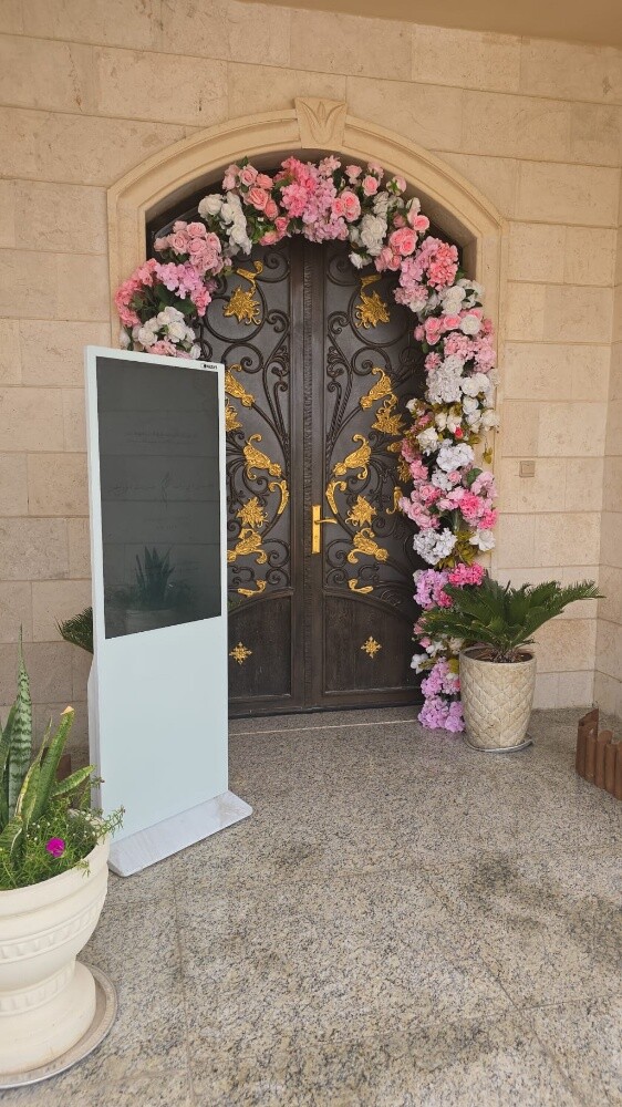 Display and reception screens - 3