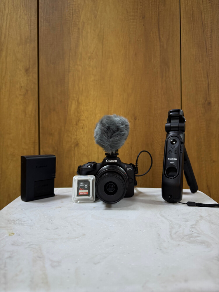 Canon EOS R50  - 1
