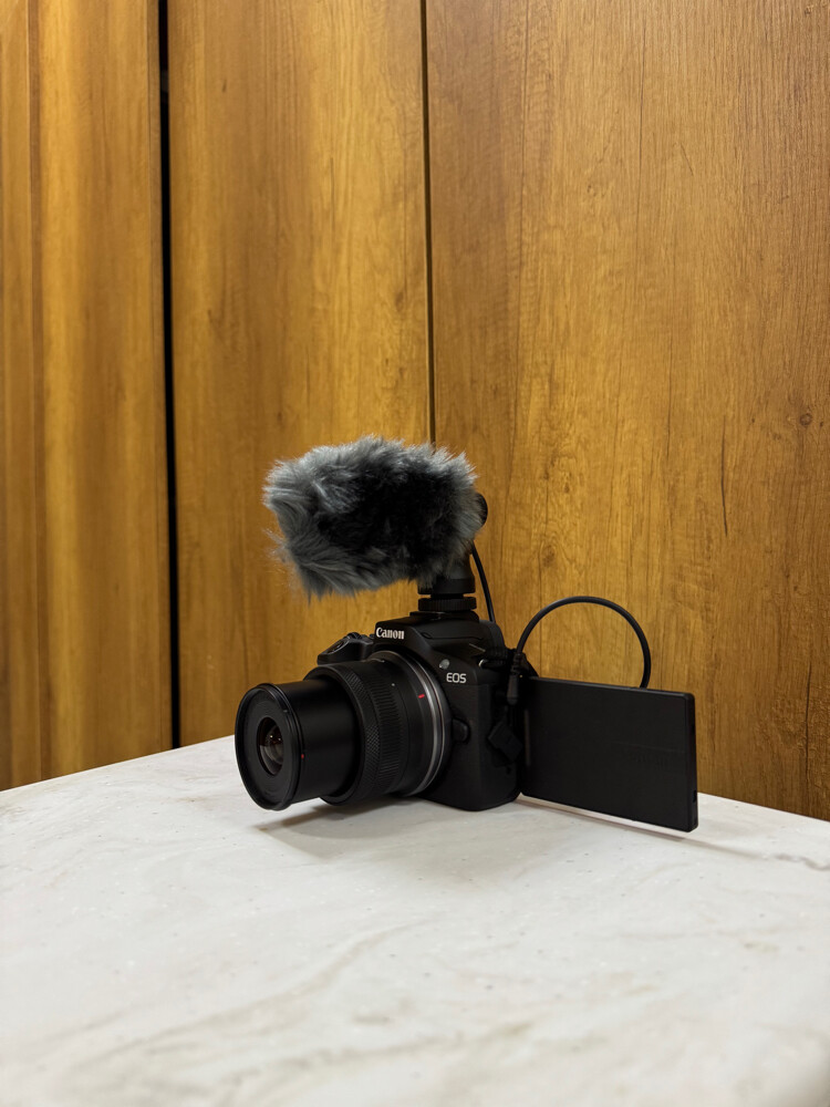 Canon EOS R50  - 2
