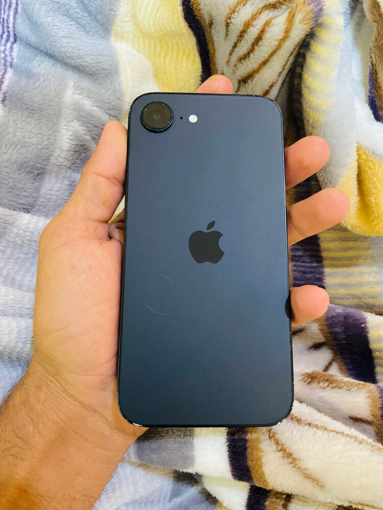 iPhone 16e 128gb - 1