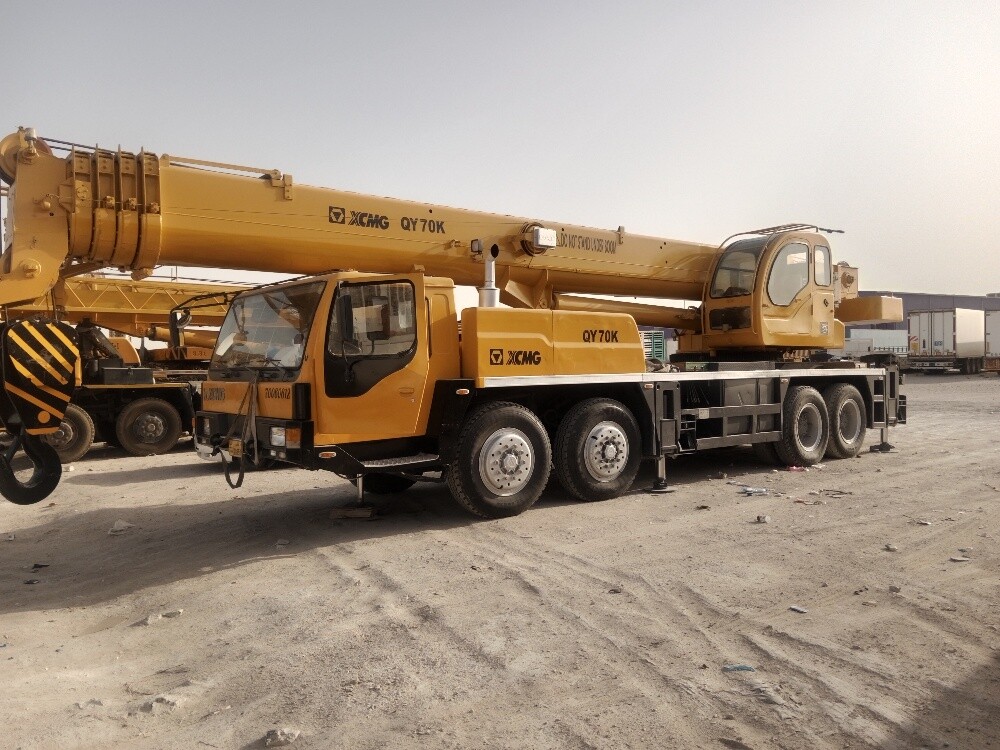Mobile crane for rent 70 ton - 1