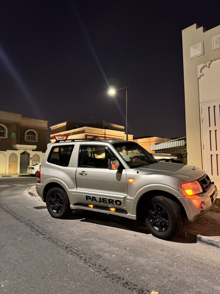 Mitsubishi pajero 3 door - 1