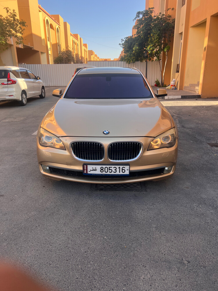 سيارة بي ام دبليو 740  - 1