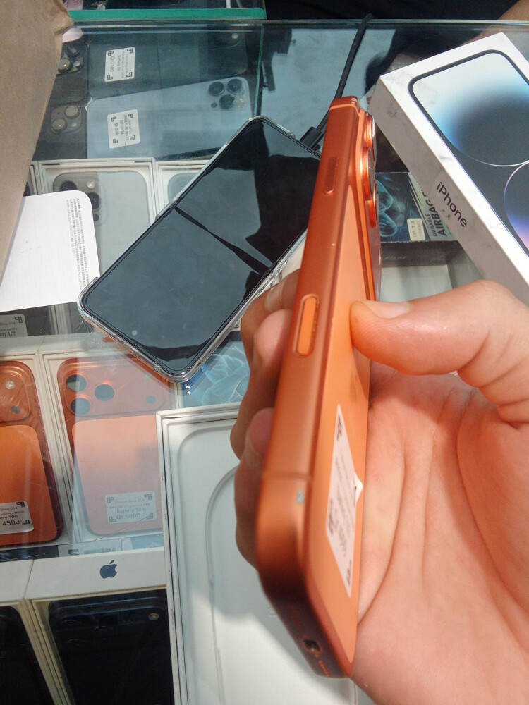 iPhone 17 pro Max orange 512GB   - 4