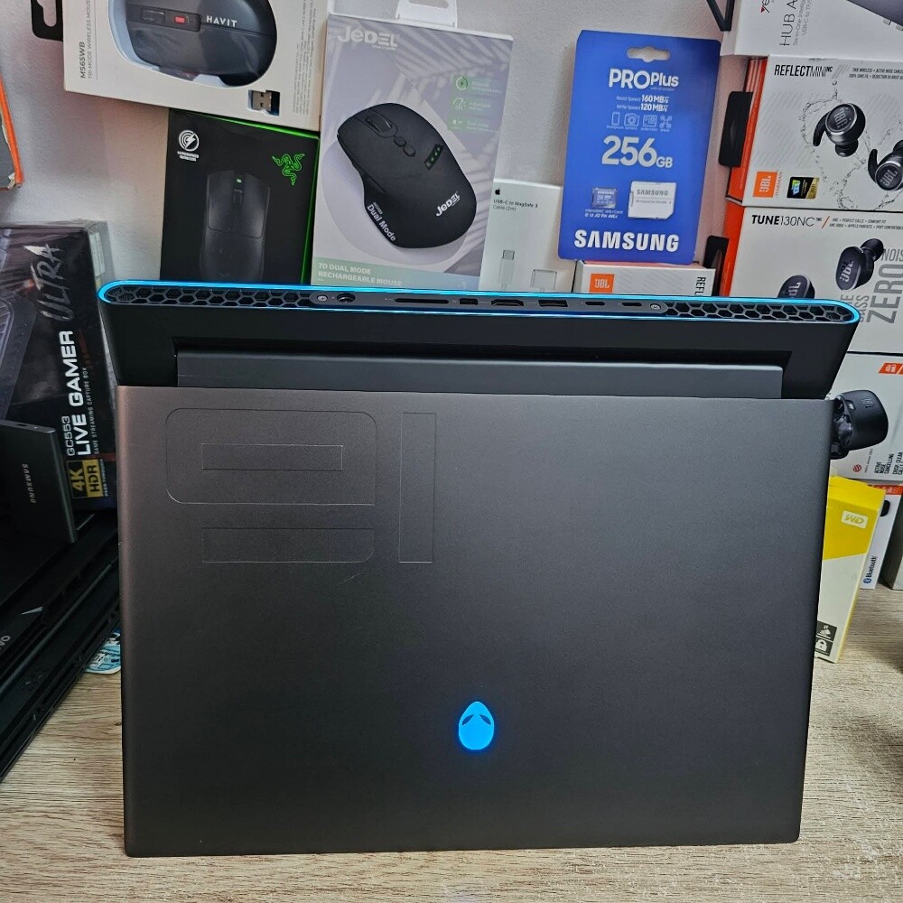 Dell alienwar m16 r1 i9 - 3