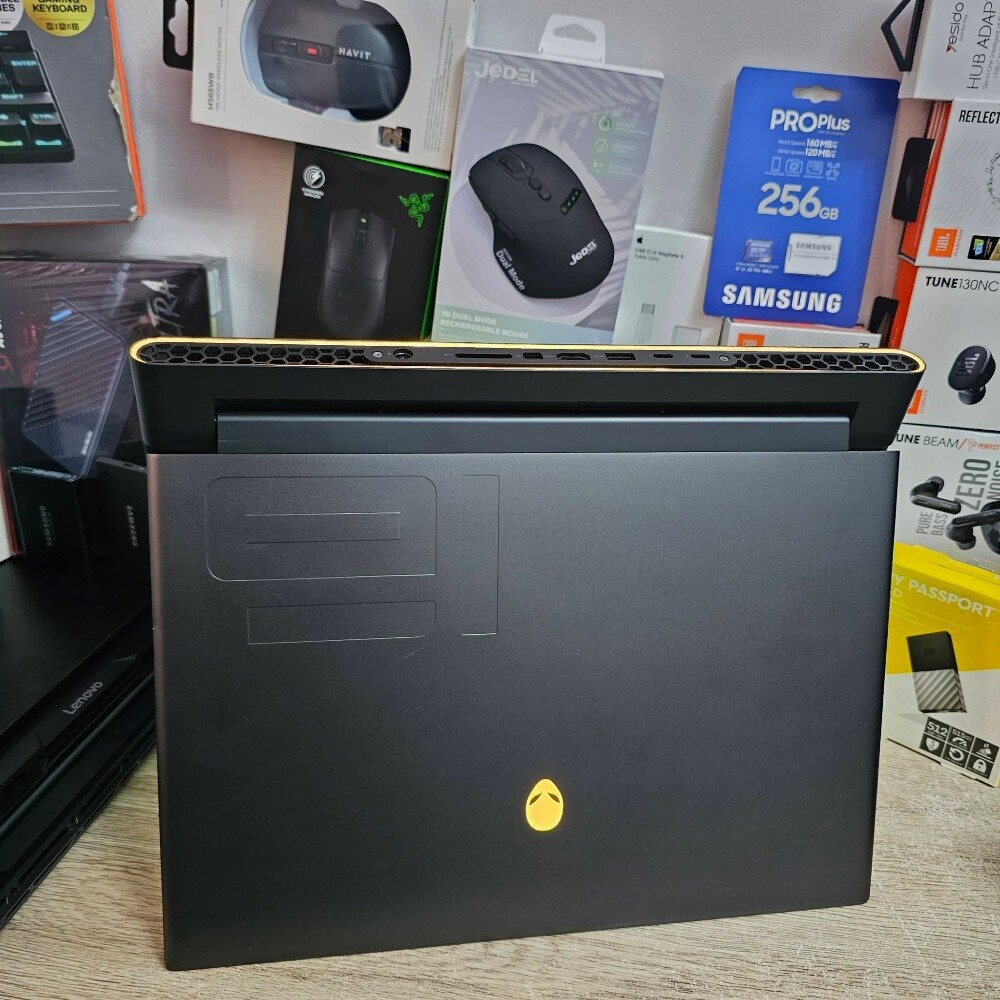 Dell alienwar m16 r1 i9 - 2