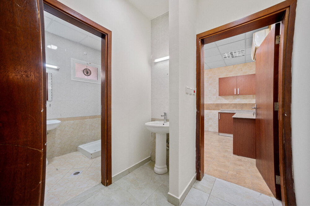  Villa For Rent in Abu Hamour  - 6