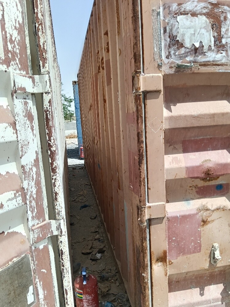 Four containers for sale - 10