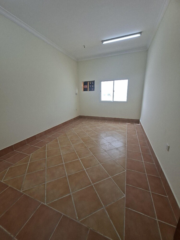 For rent in the Airport area: Two r - 4