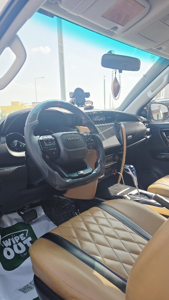 TOYOTA FORTUNER 2019 V6 - 7