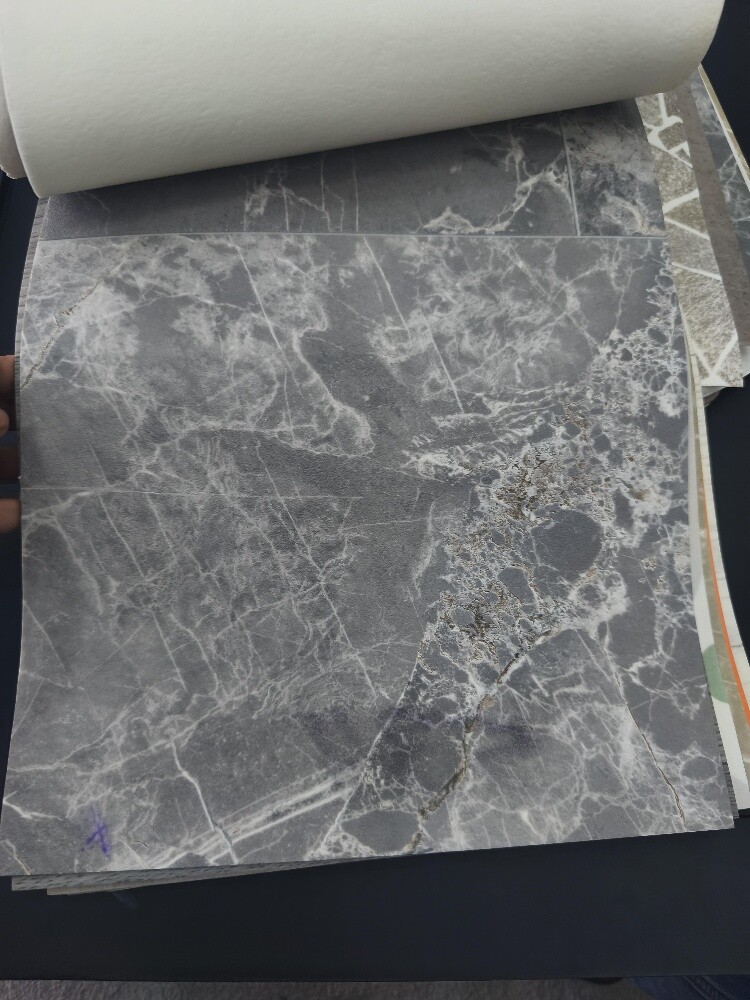 High-quality vinyl flooring. - 14