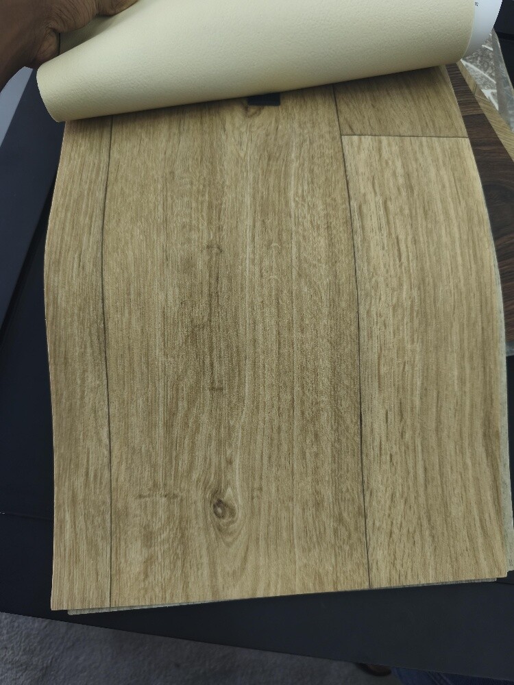 High-quality vinyl flooring. - 10