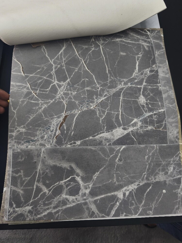 High-quality vinyl flooring. - 22