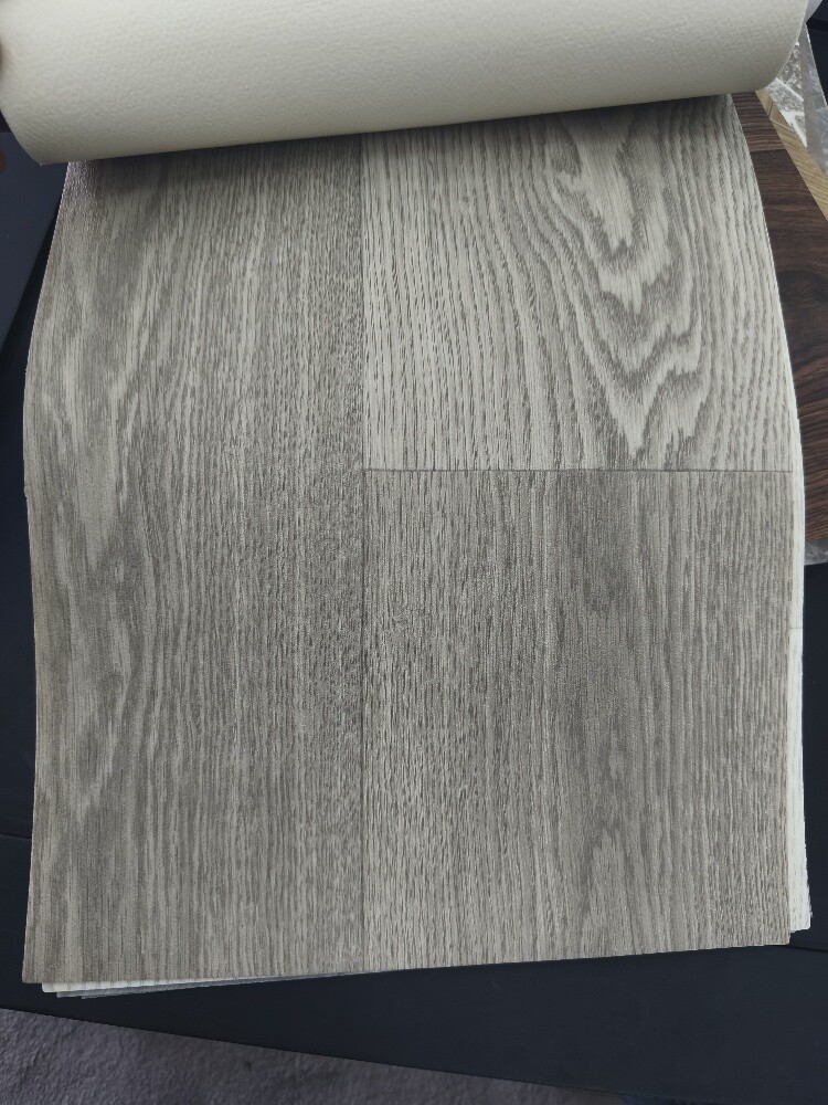 High-quality vinyl flooring. - 7