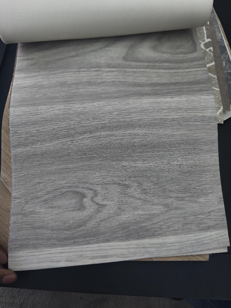 High-quality vinyl flooring. - 18