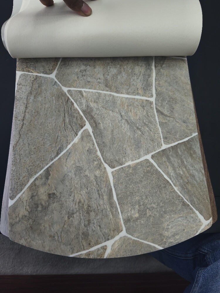 High-quality vinyl flooring. - 26