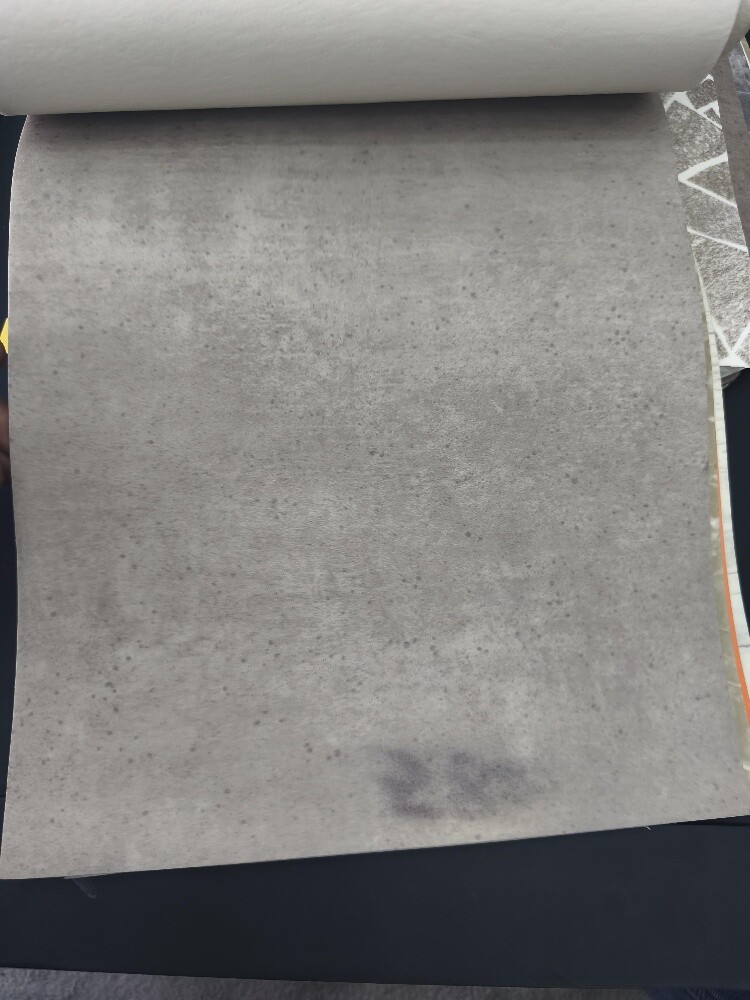 High-quality vinyl flooring. - 12
