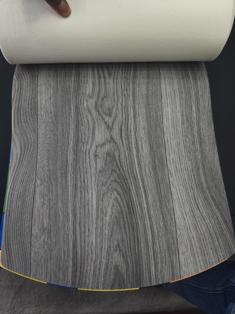 High-quality vinyl flooring. - 23
