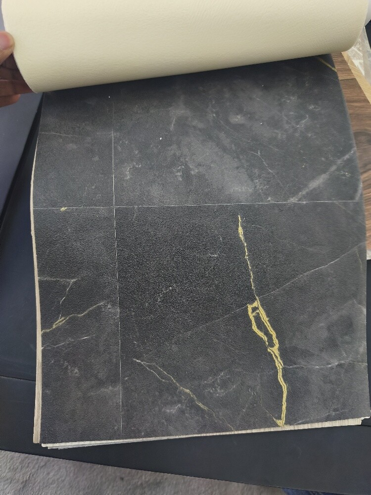High-quality vinyl flooring. - 8