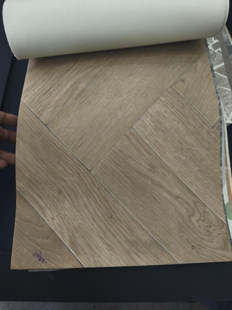 High-quality vinyl flooring. - 15