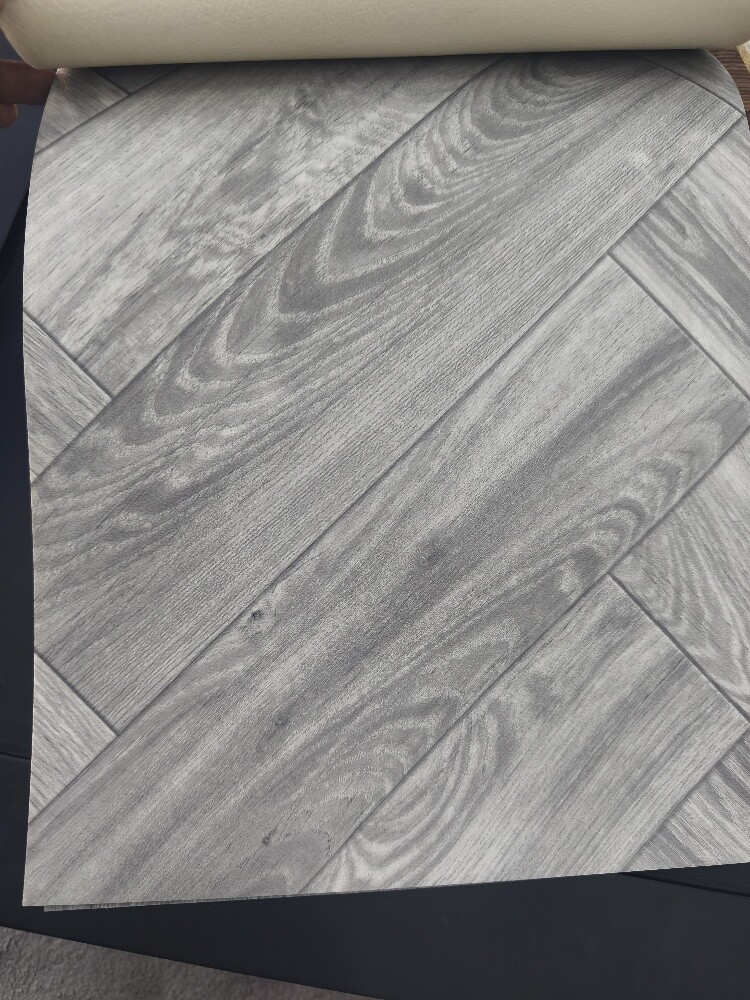 High-quality vinyl flooring. - 3