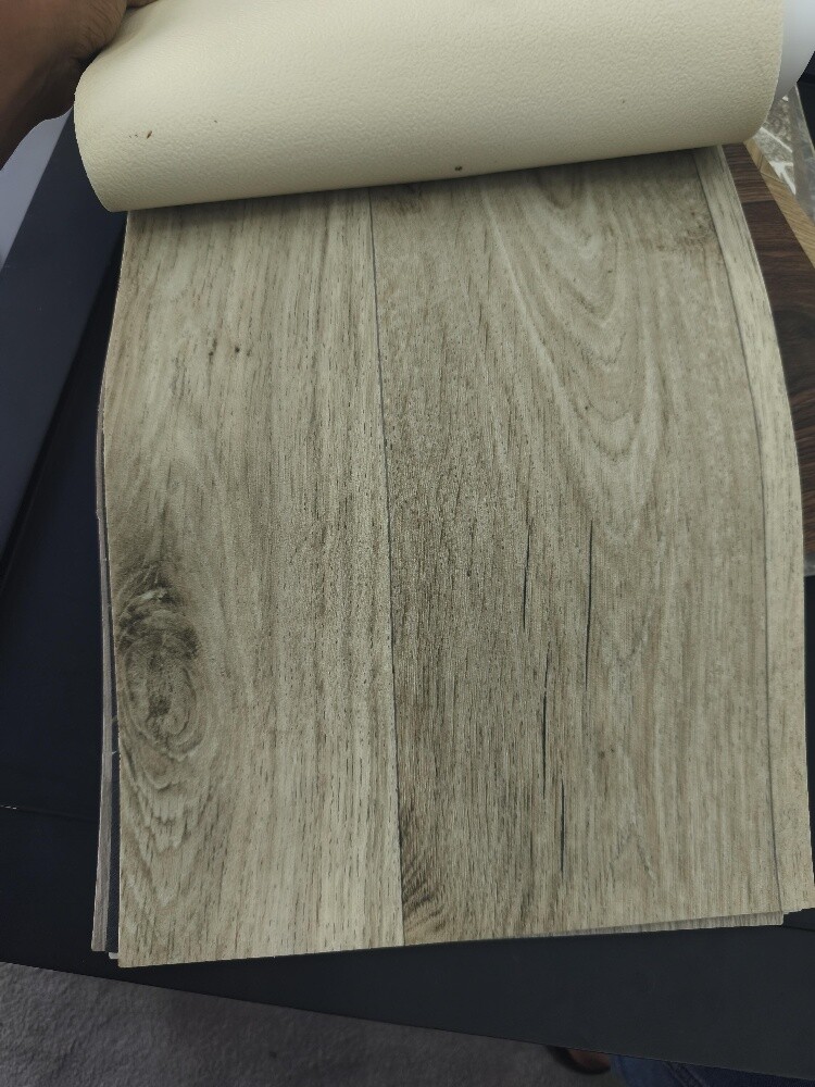 High-quality vinyl flooring. - 9