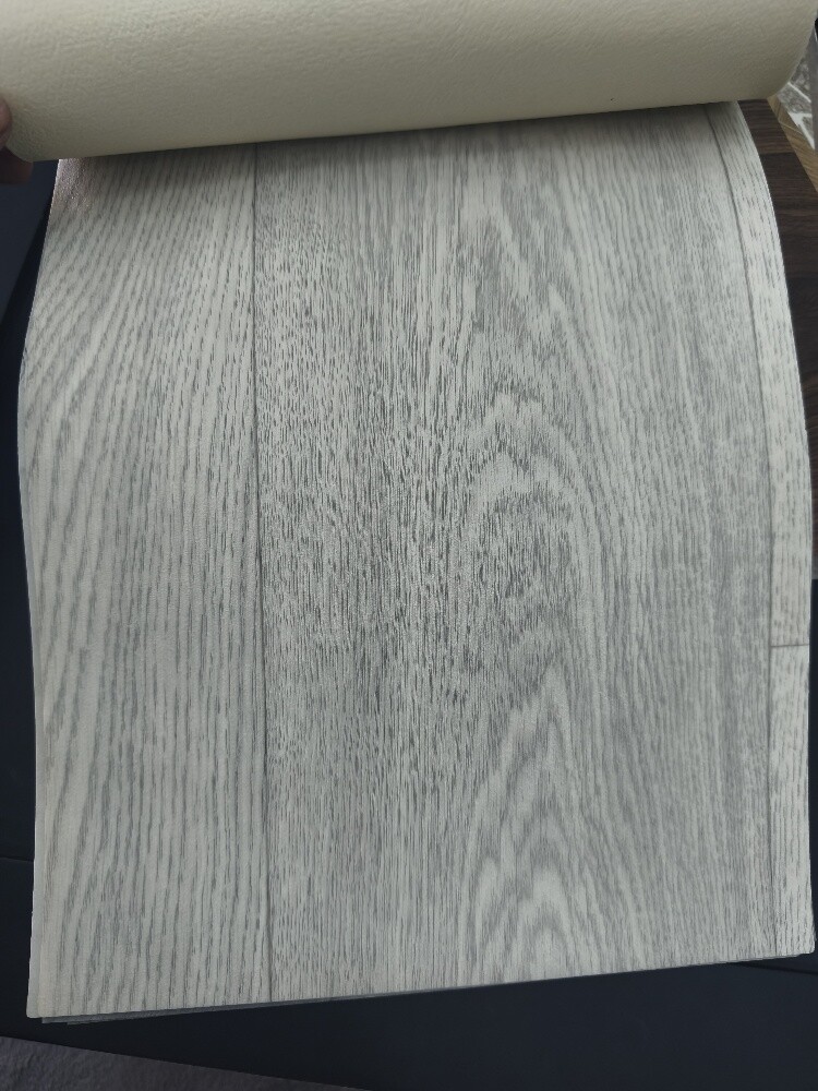 High-quality vinyl flooring. - 6